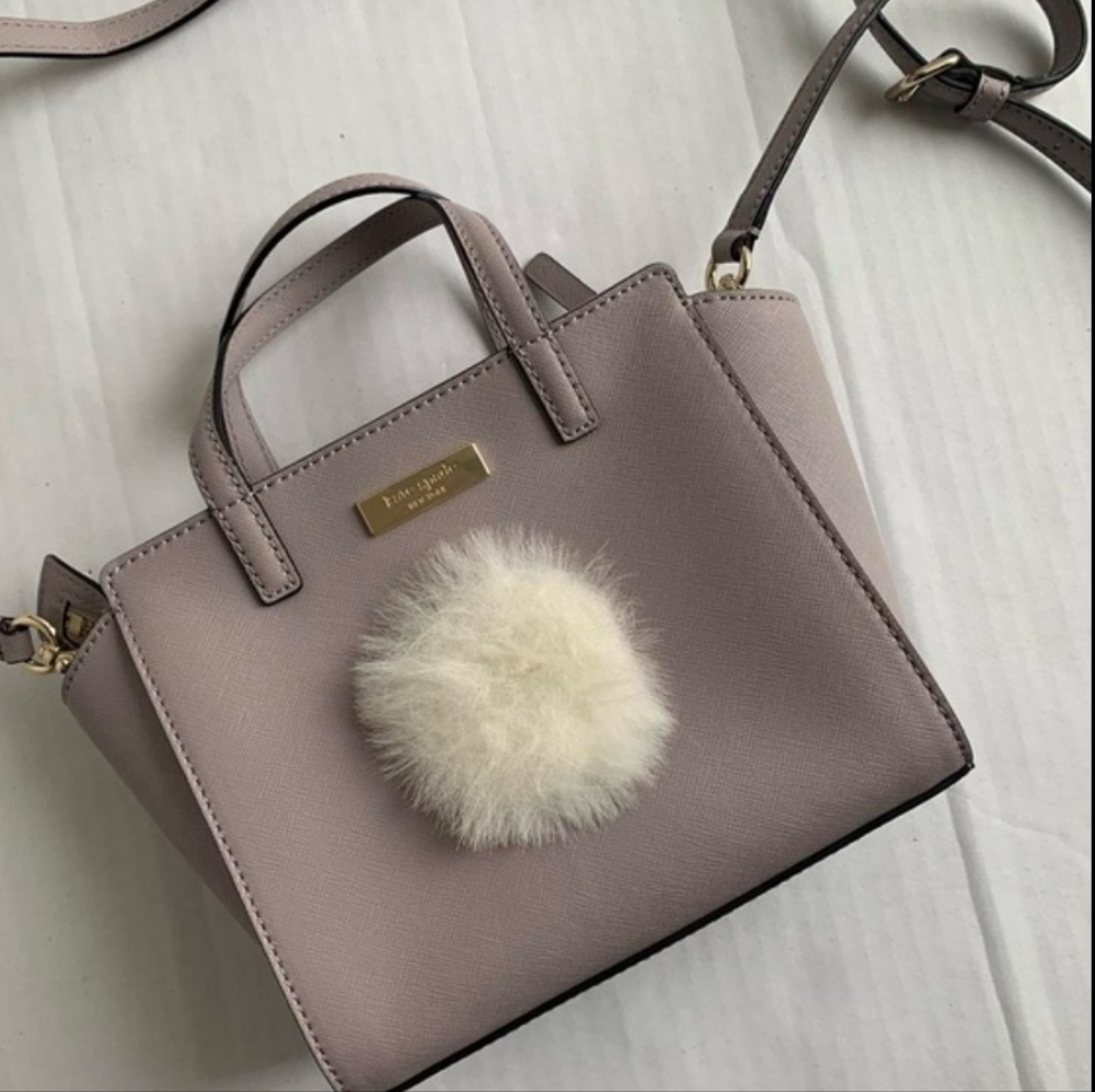Kate Spade bunny tail pom pom mini bag 🐰 🐰 - Picture 3 of 4
